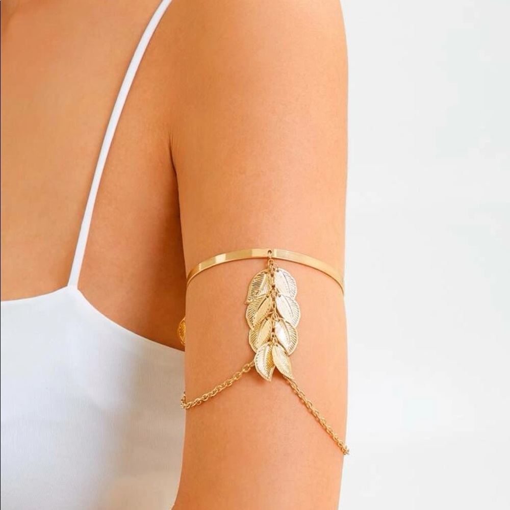 NWT leaf & chain hold arm bracelet perfect for festivals, concerts summer!